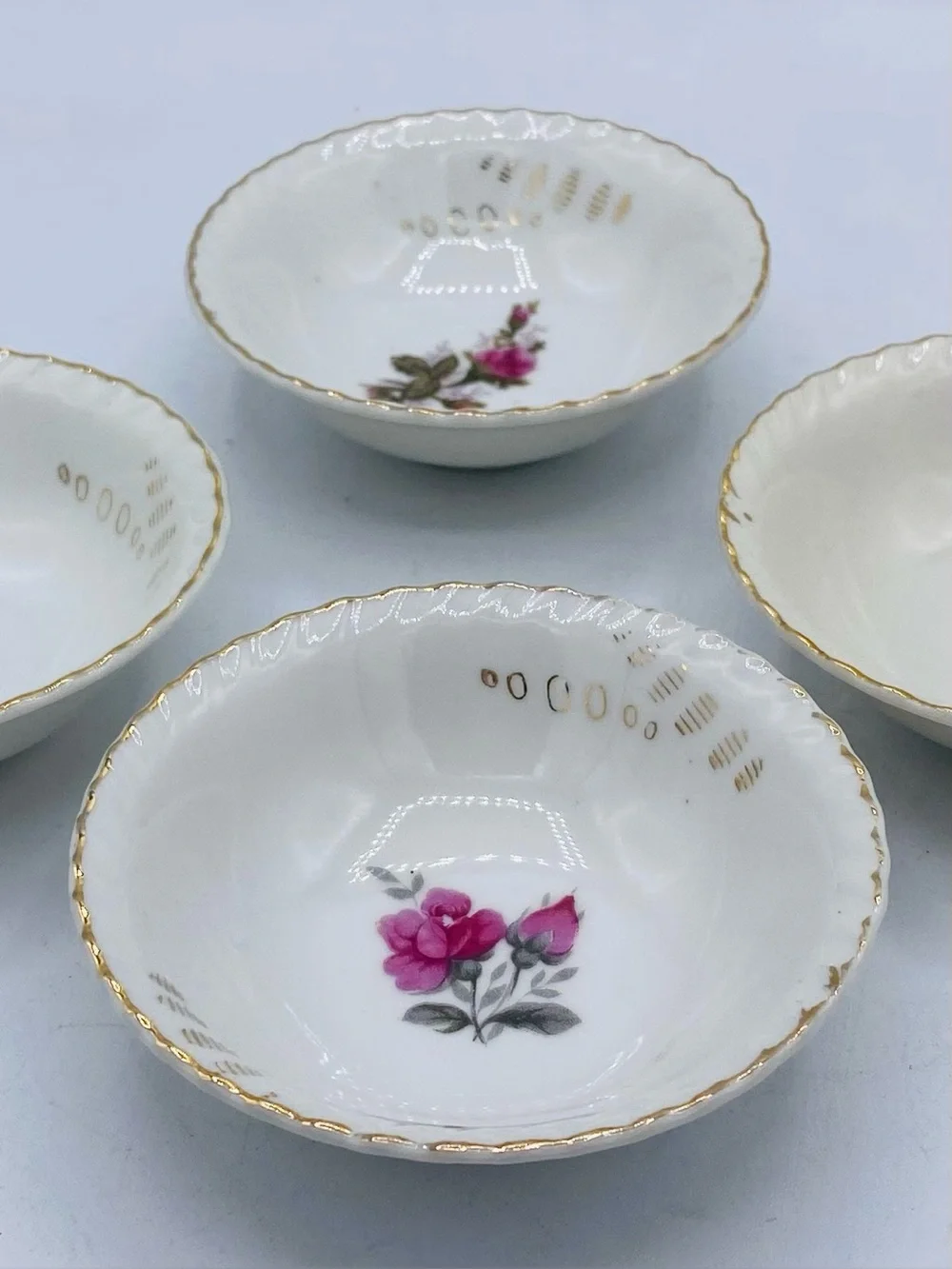 Vintage Homer Laughlin “Calirose” Pattern Gold Rim Small Dessert Bowls  (Set 4)